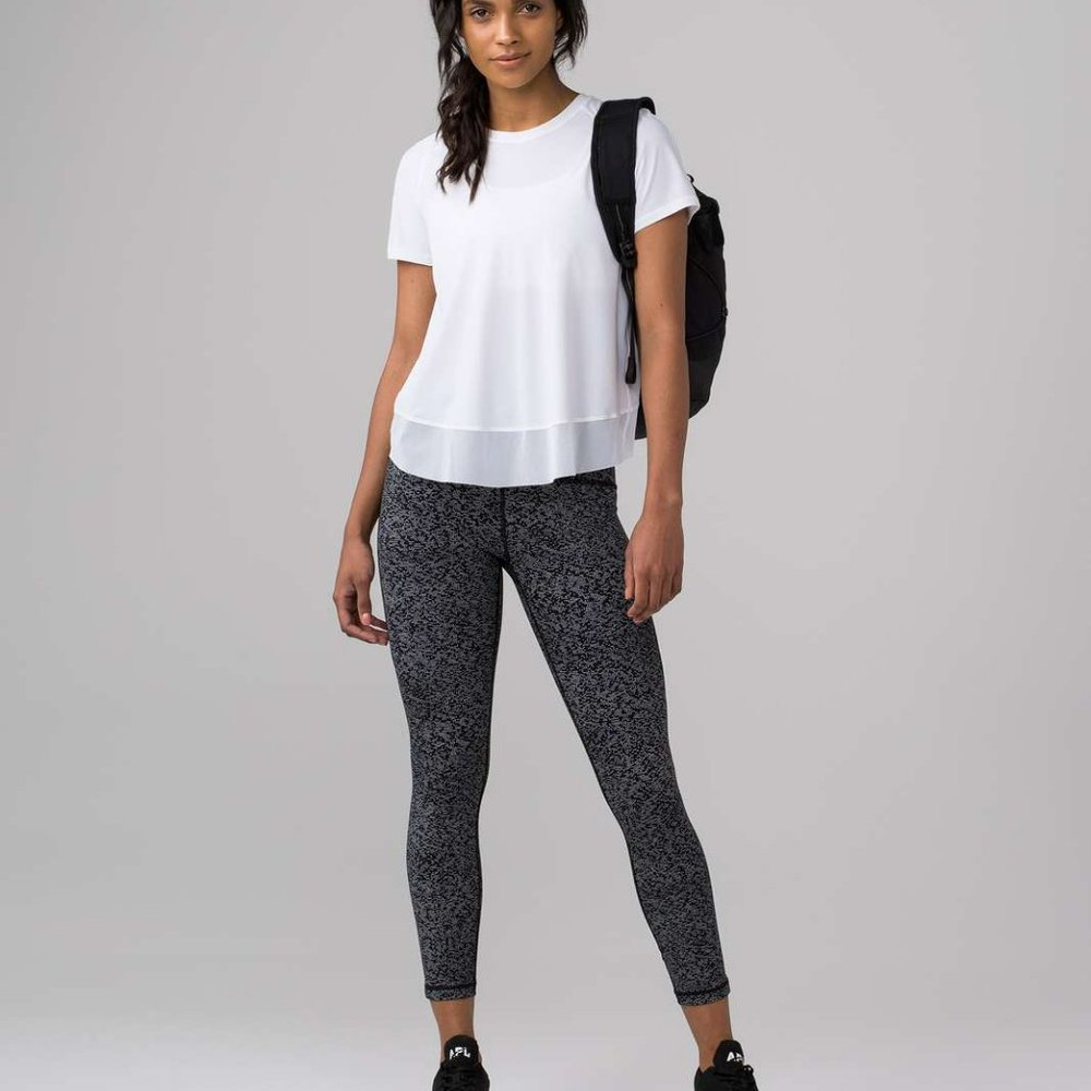 Lululemon Quick Pace Short Sleeve Top Mesh Size 8 White Gray - Picture 3 of 7